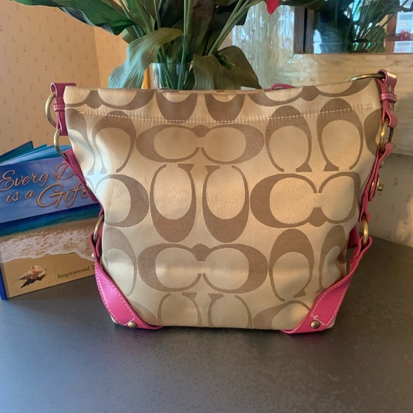COACH SIGNATURE, Cloth handbag with Pink leather strap and trim. COACH EMBLEM. - Picture 2 of 10